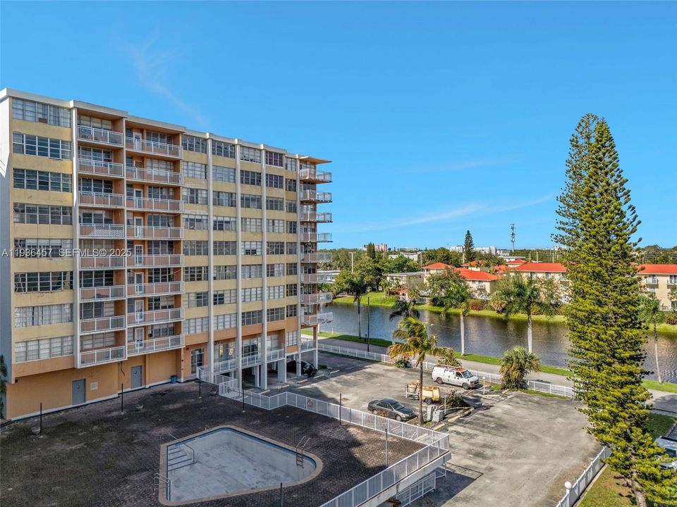 待售: $175,000 (2 贝兹, 2 浴室, 1112 平方英尺)