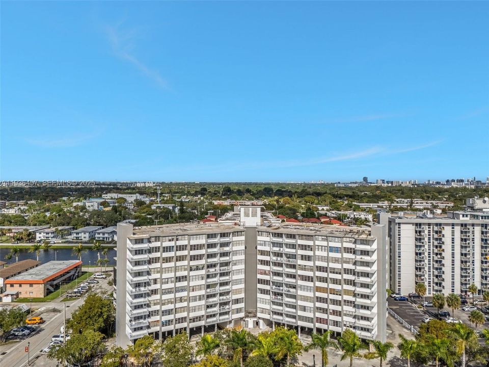 待售: $175,000 (2 贝兹, 2 浴室, 1112 平方英尺)