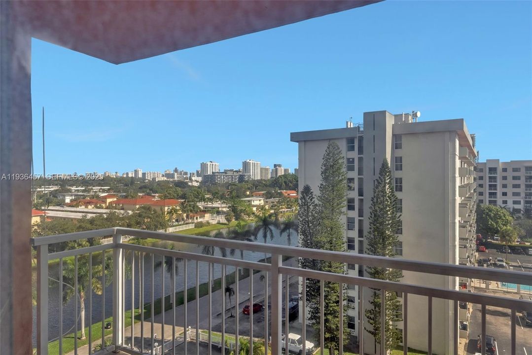 待售: $175,000 (2 贝兹, 2 浴室, 1112 平方英尺)