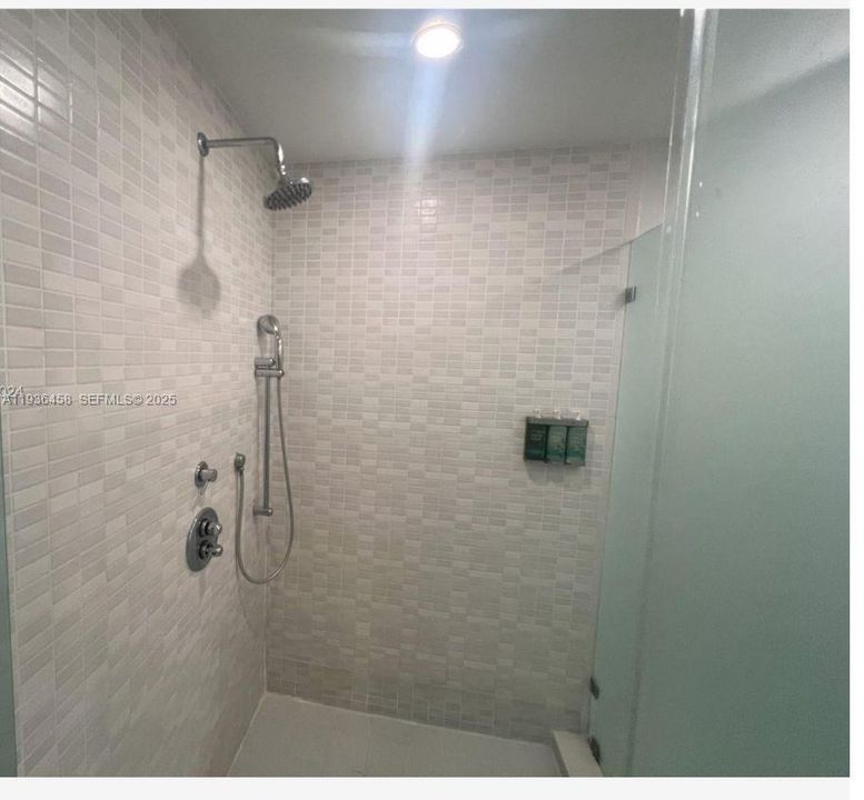 На продажу: $140,000 (1 спален, 2 ванн, 1070 Квадратных фут)