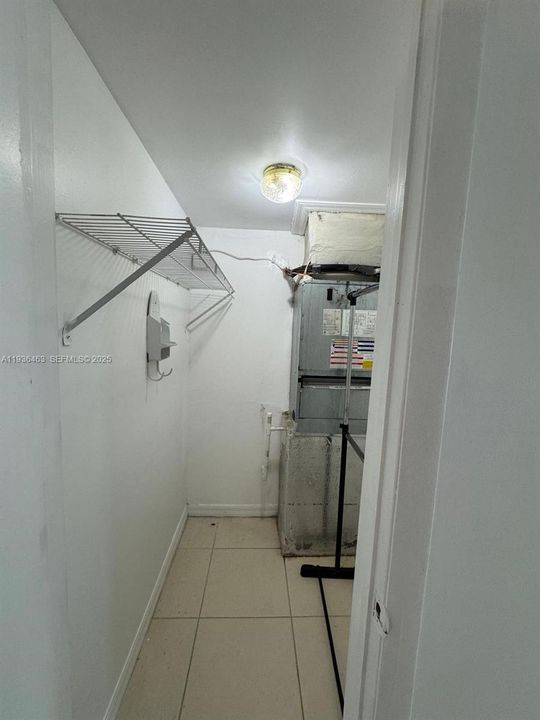 出租: $1,320 (0 贝兹, 1 浴室, 6702 平方英尺)