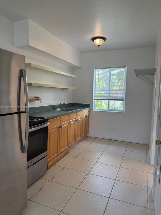 出租: $1,320 (0 贝兹, 1 浴室, 6702 平方英尺)