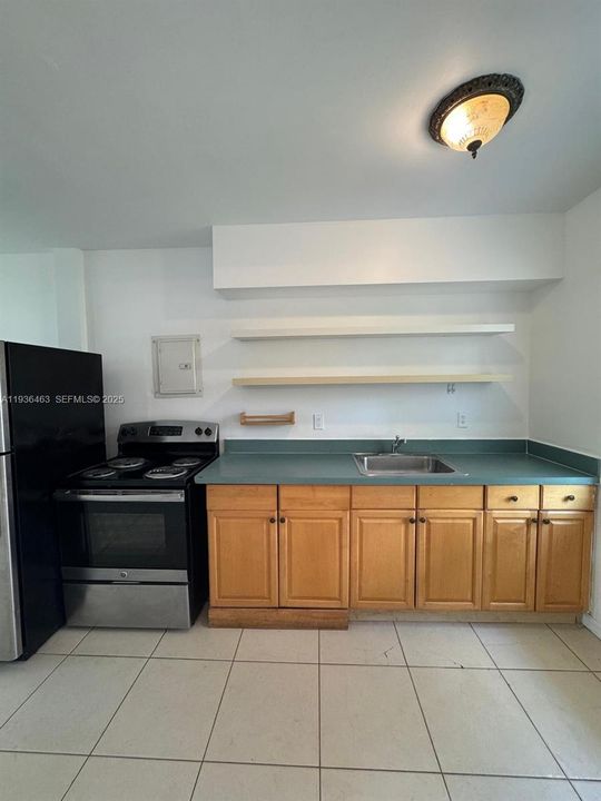 出租: $1,320 (0 贝兹, 1 浴室, 6702 平方英尺)