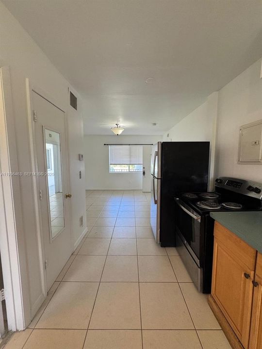 出租: $1,320 (0 贝兹, 1 浴室, 6702 平方英尺)