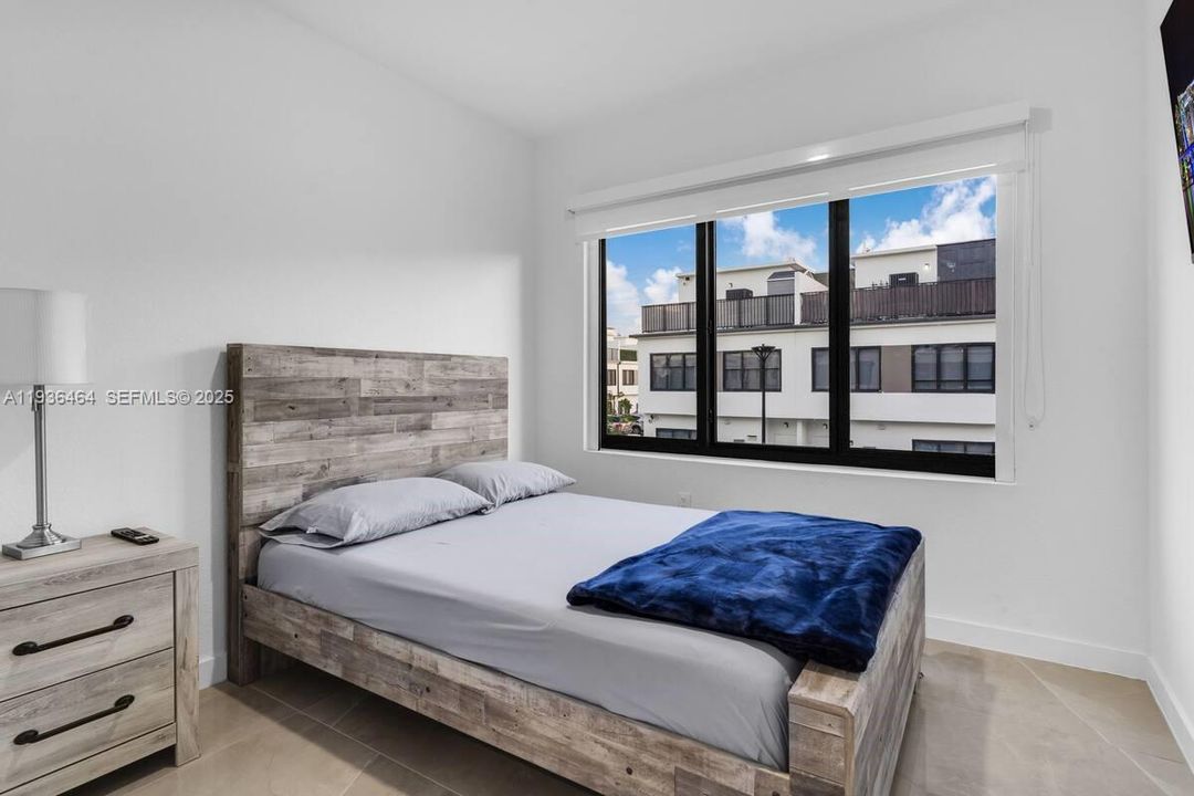 For Rent: $3,200 (4 beds, 3 baths, 1398 Square Feet)