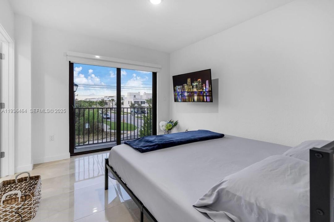 For Rent: $3,200 (4 beds, 3 baths, 1398 Square Feet)