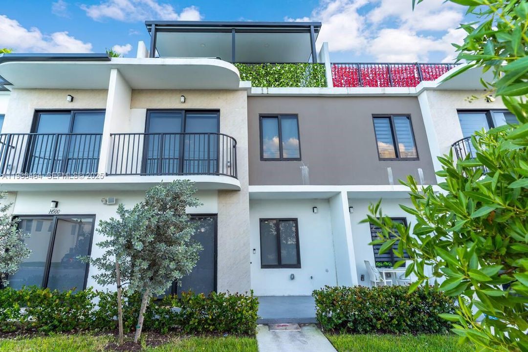 For Rent: $3,200 (4 beds, 3 baths, 1398 Square Feet)