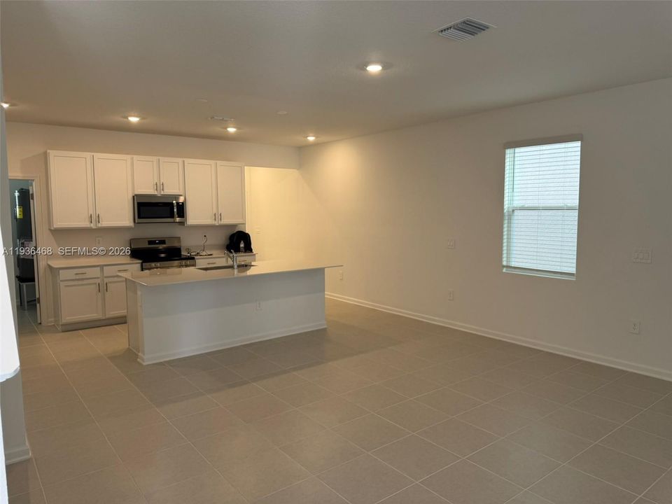 出租: $2,400 (3 贝兹, 2 浴室, 1795 平方英尺)