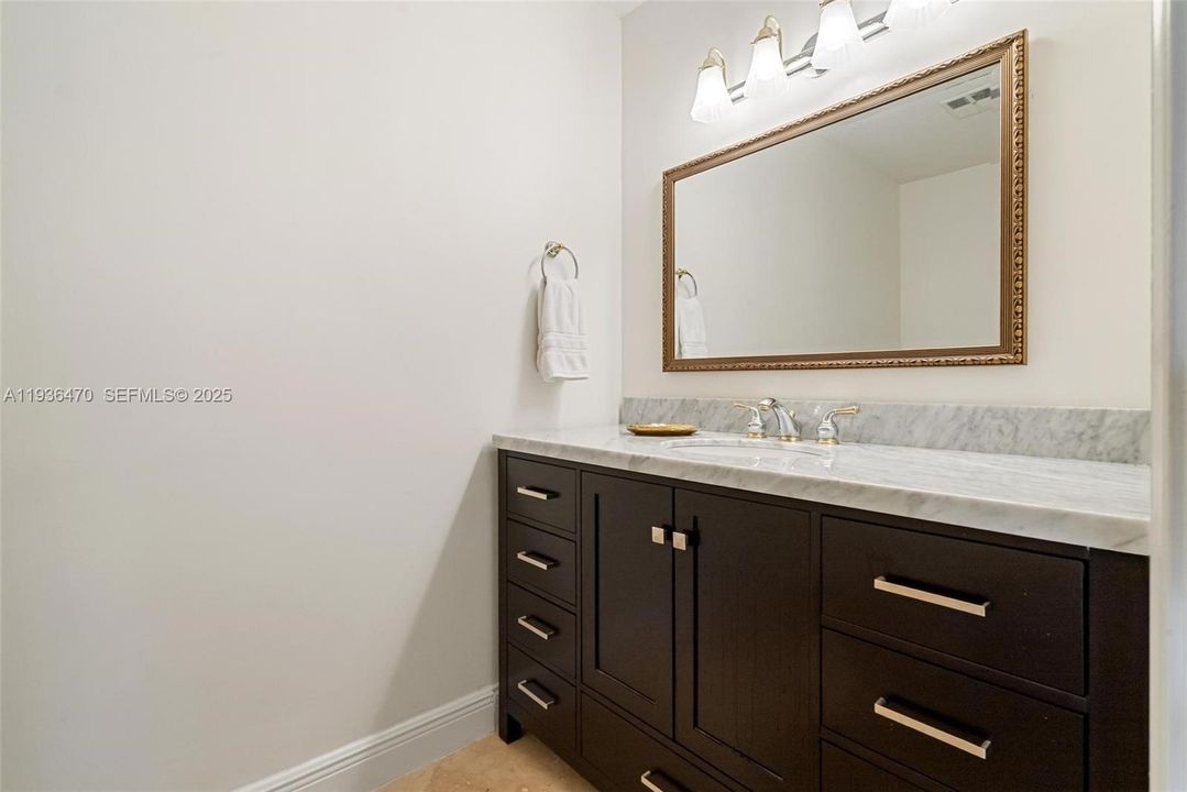 En Venta: $1,450,000 (3 camas, 2 baños, 2854 Pies cuadrados)