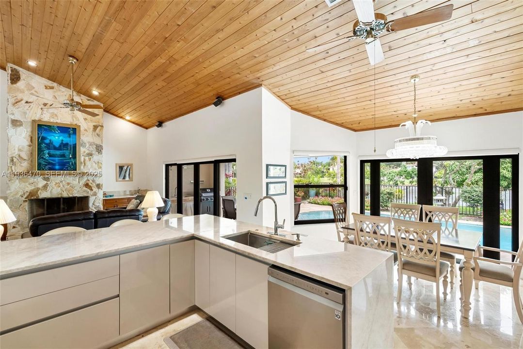 En Venta: $1,450,000 (3 camas, 2 baños, 2854 Pies cuadrados)