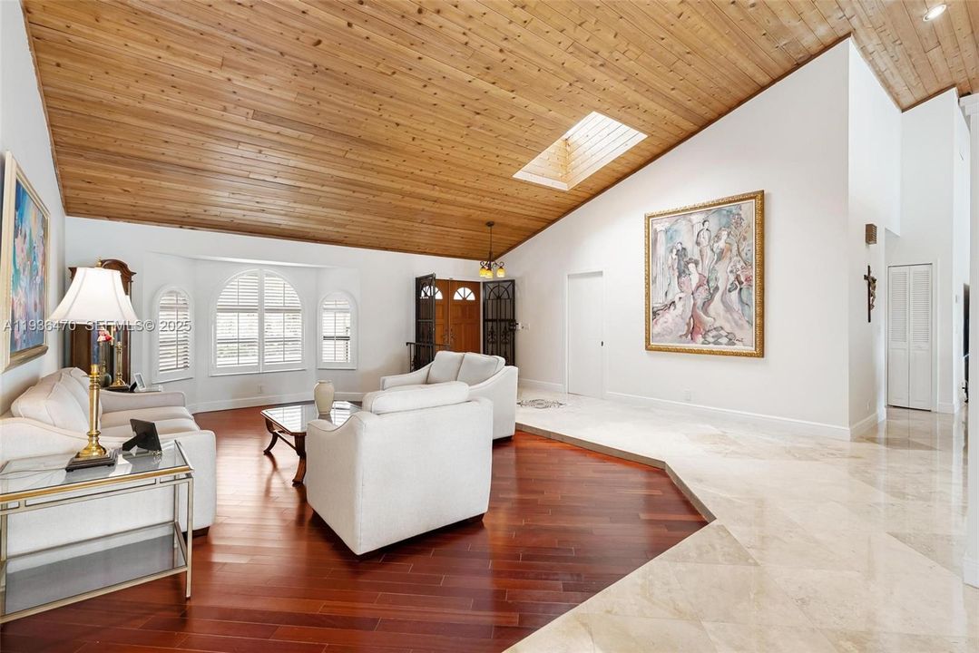 En Venta: $1,450,000 (3 camas, 2 baños, 2854 Pies cuadrados)