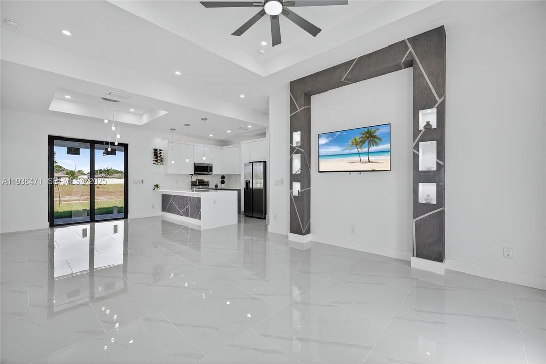 На продажу: $375,000 (3 спален, 2 ванн, 1420 Квадратных фут)