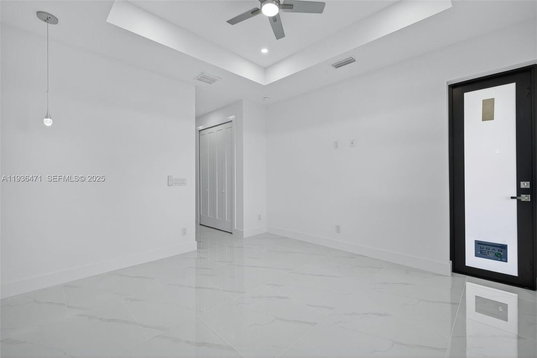 На продажу: $375,000 (3 спален, 2 ванн, 1420 Квадратных фут)