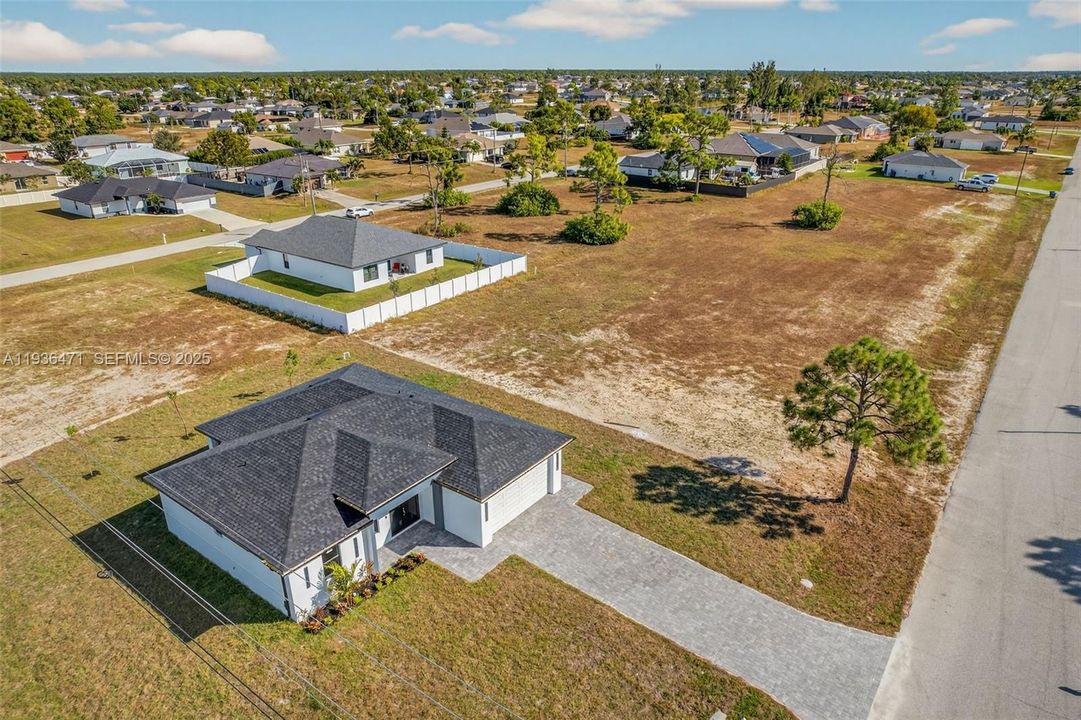 На продажу: $375,000 (3 спален, 2 ванн, 1420 Квадратных фут)