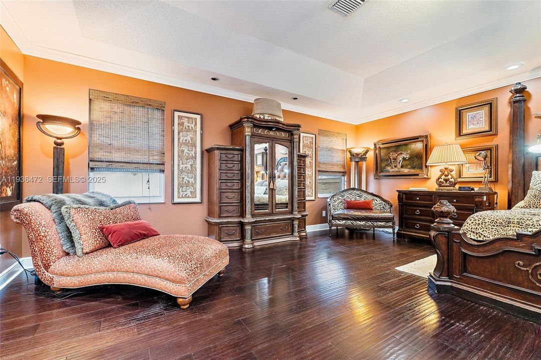 For Sale: $1,395,000 (5 beds, 3 baths, 4555 Square Feet)