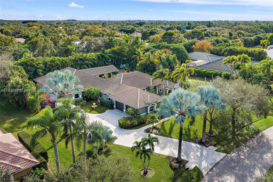 For Sale: $1,395,000 (5 beds, 3 baths, 4555 Square Feet)