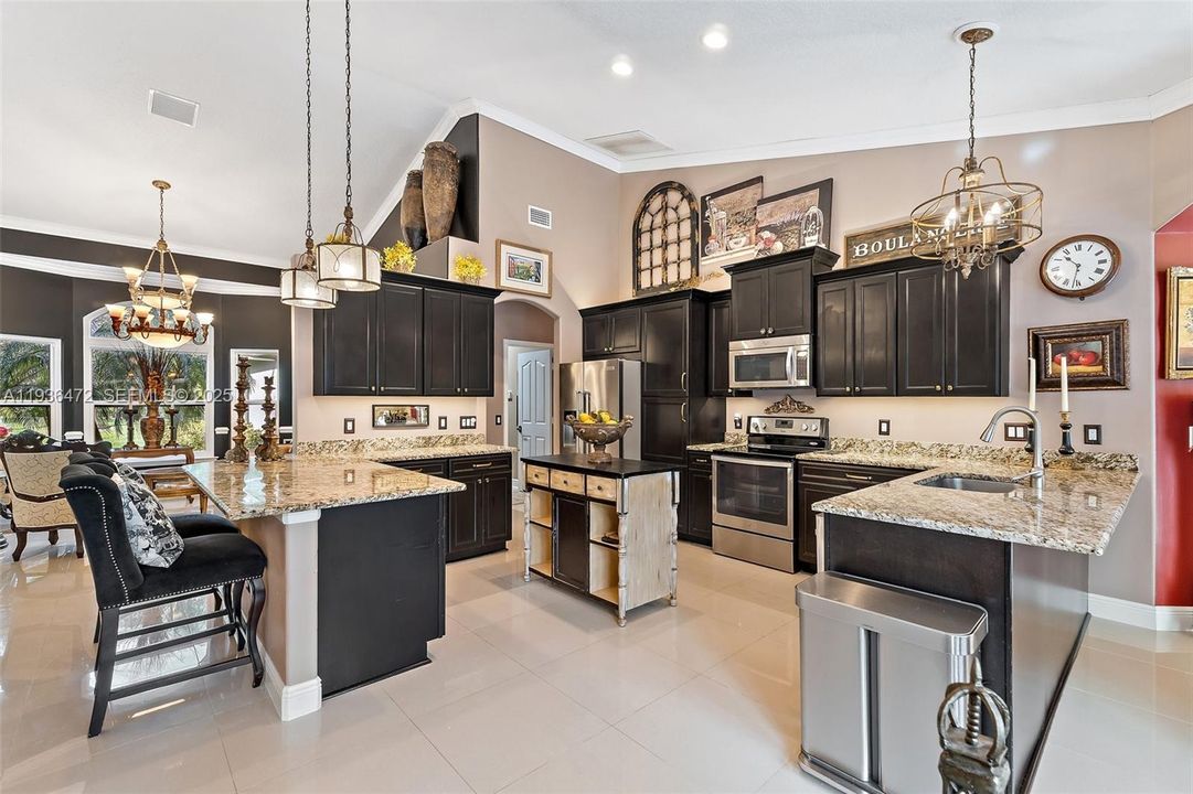 For Sale: $1,395,000 (5 beds, 3 baths, 4555 Square Feet)