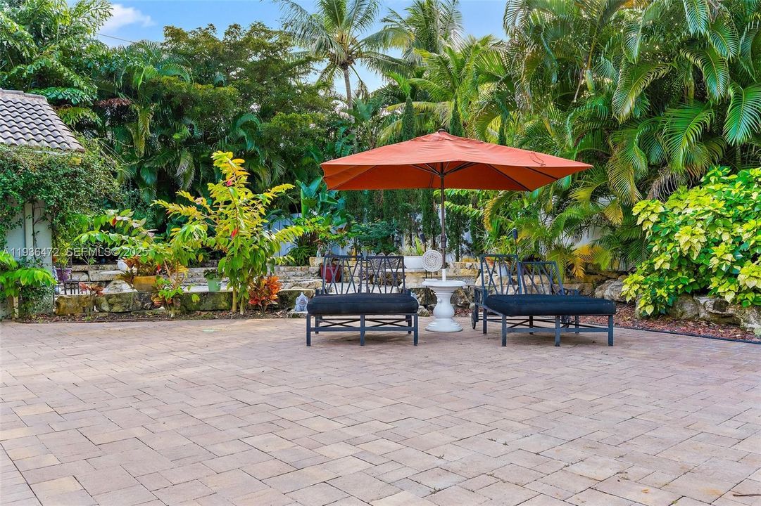 For Sale: $1,395,000 (5 beds, 3 baths, 4555 Square Feet)