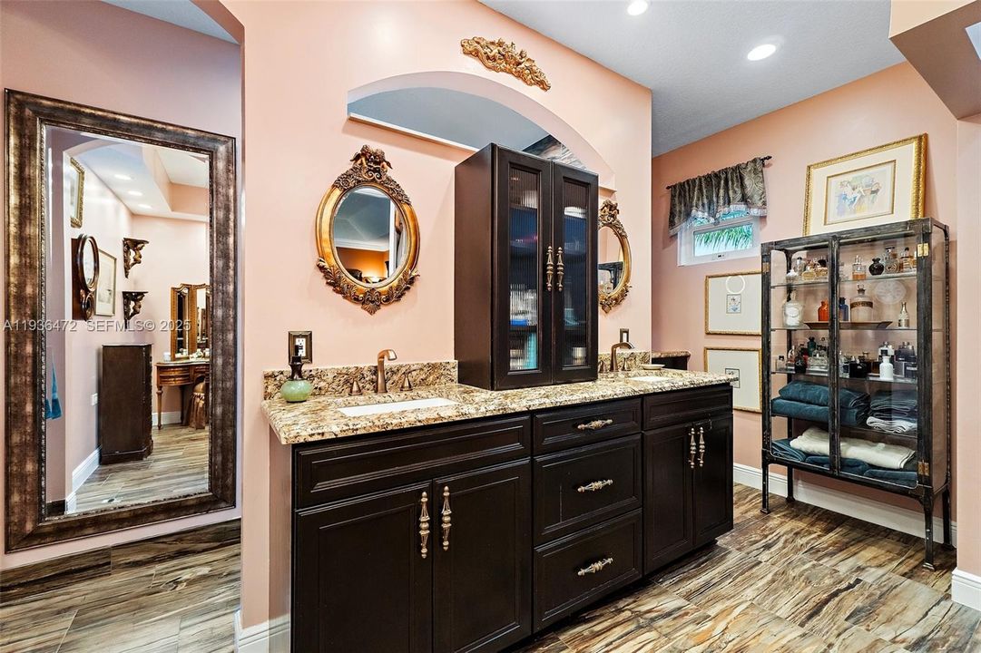 For Sale: $1,395,000 (5 beds, 3 baths, 4555 Square Feet)