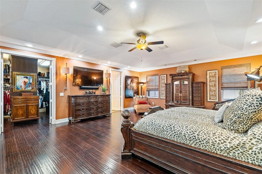 For Sale: $1,395,000 (5 beds, 3 baths, 4555 Square Feet)