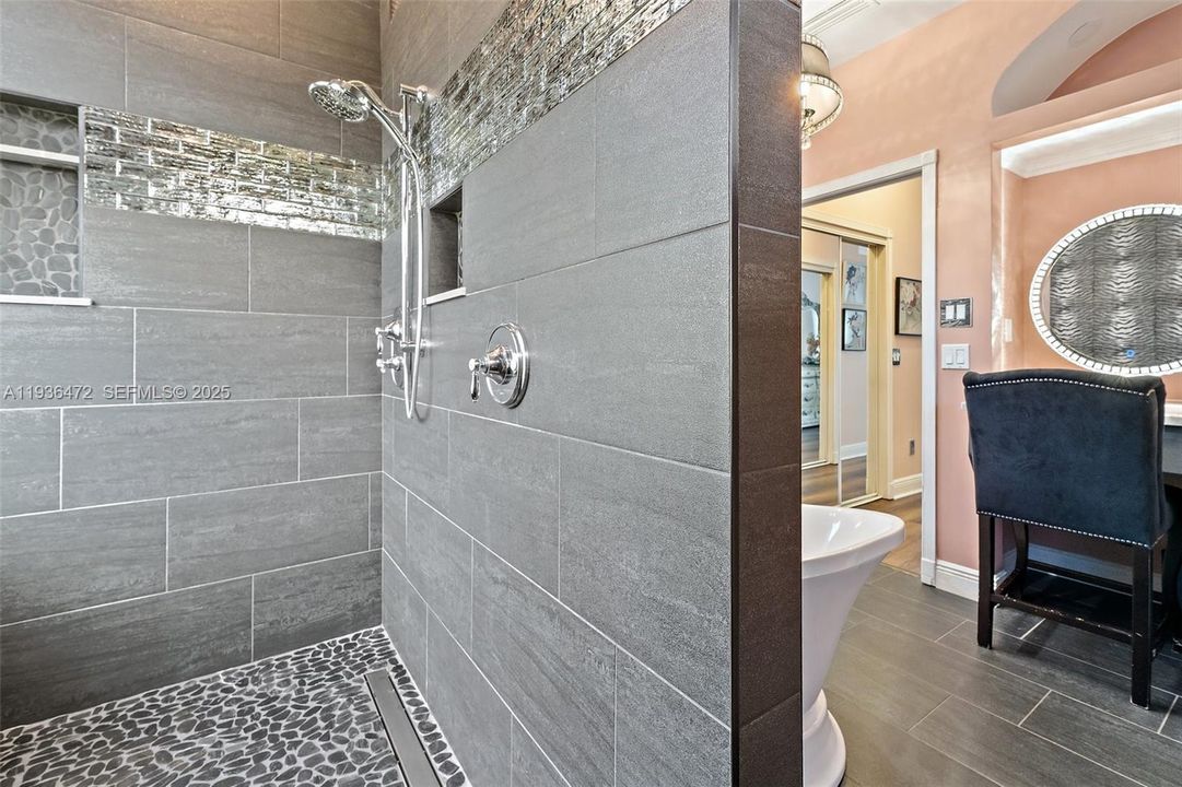 For Sale: $1,395,000 (5 beds, 3 baths, 4555 Square Feet)