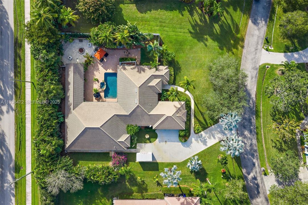 For Sale: $1,395,000 (5 beds, 3 baths, 4555 Square Feet)