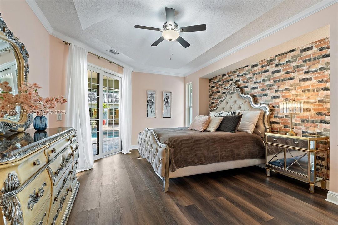 For Sale: $1,395,000 (5 beds, 3 baths, 4555 Square Feet)