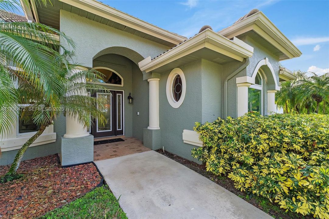 For Sale: $1,395,000 (5 beds, 3 baths, 4555 Square Feet)