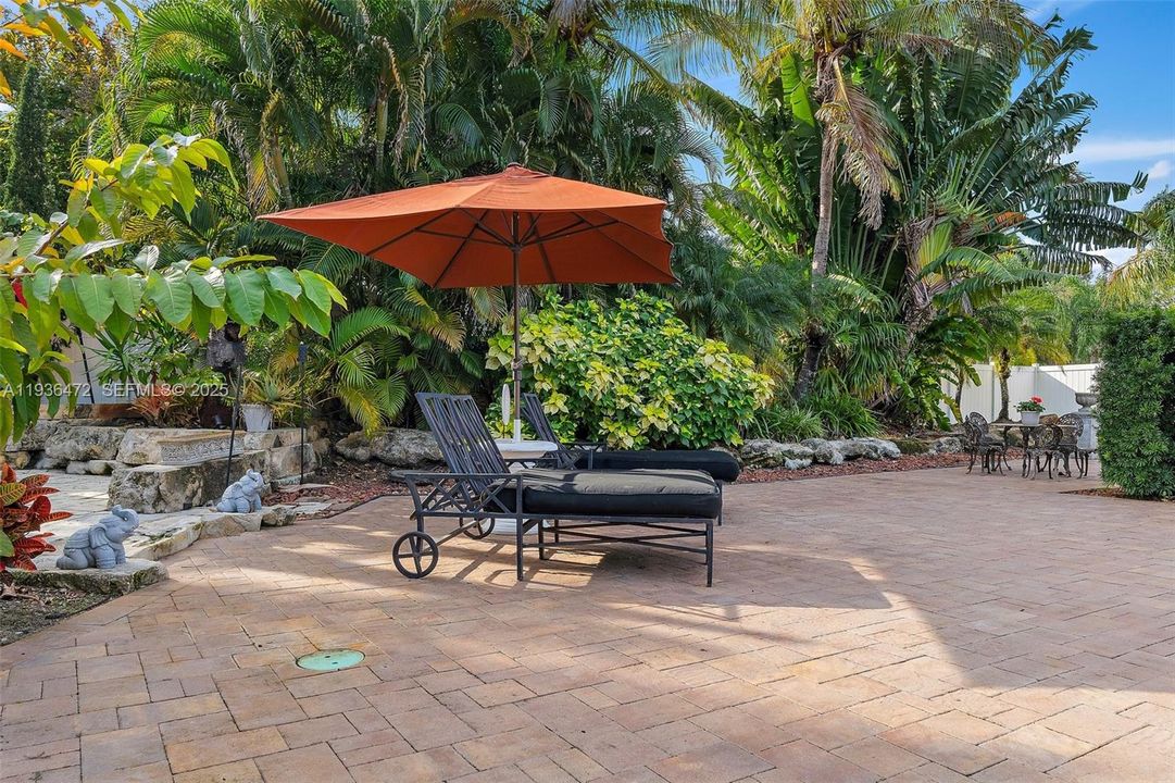 For Sale: $1,395,000 (5 beds, 3 baths, 4555 Square Feet)