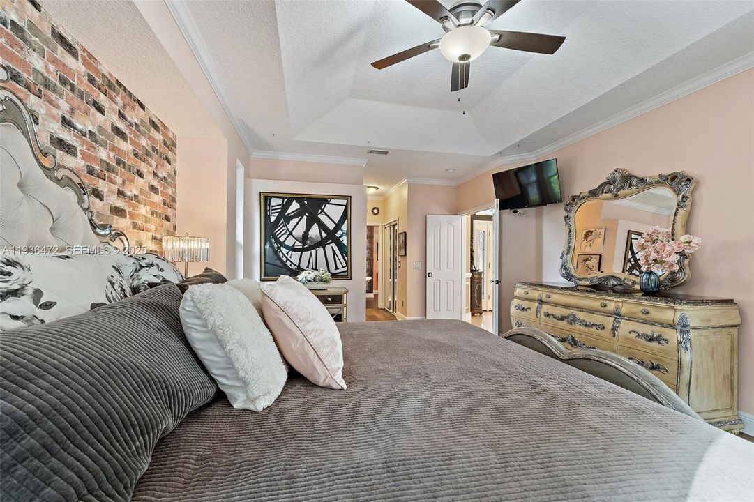 For Sale: $1,395,000 (5 beds, 3 baths, 4555 Square Feet)