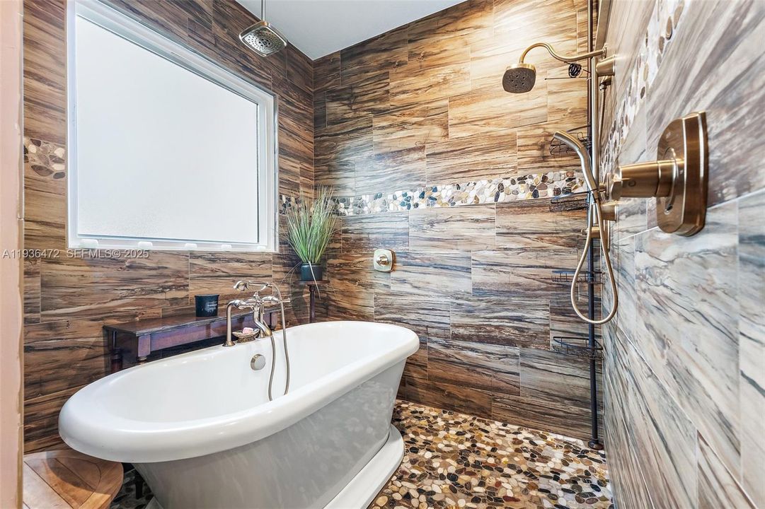 For Sale: $1,395,000 (5 beds, 3 baths, 4555 Square Feet)