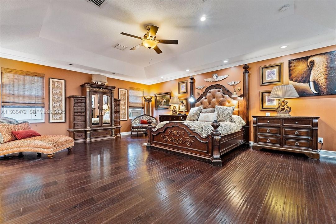 For Sale: $1,395,000 (5 beds, 3 baths, 4555 Square Feet)