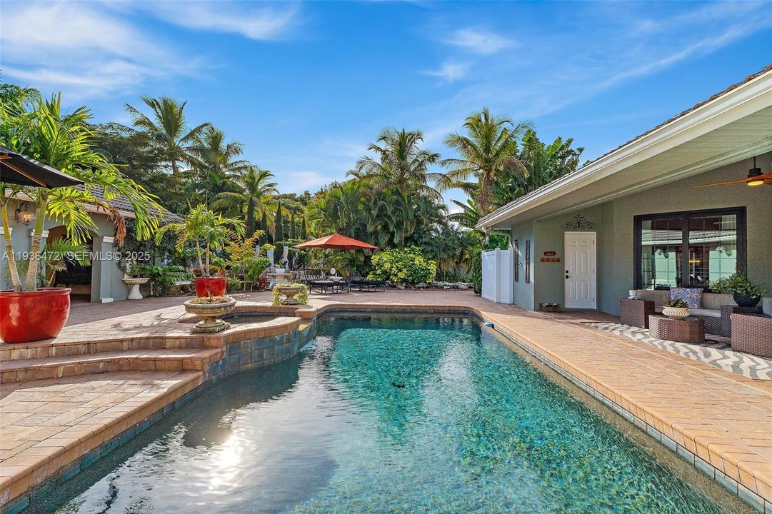 For Sale: $1,395,000 (5 beds, 3 baths, 4555 Square Feet)