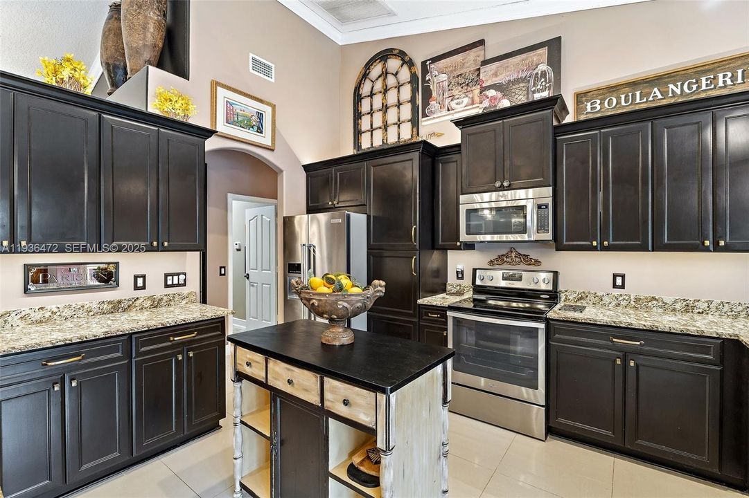 For Sale: $1,395,000 (5 beds, 3 baths, 4555 Square Feet)