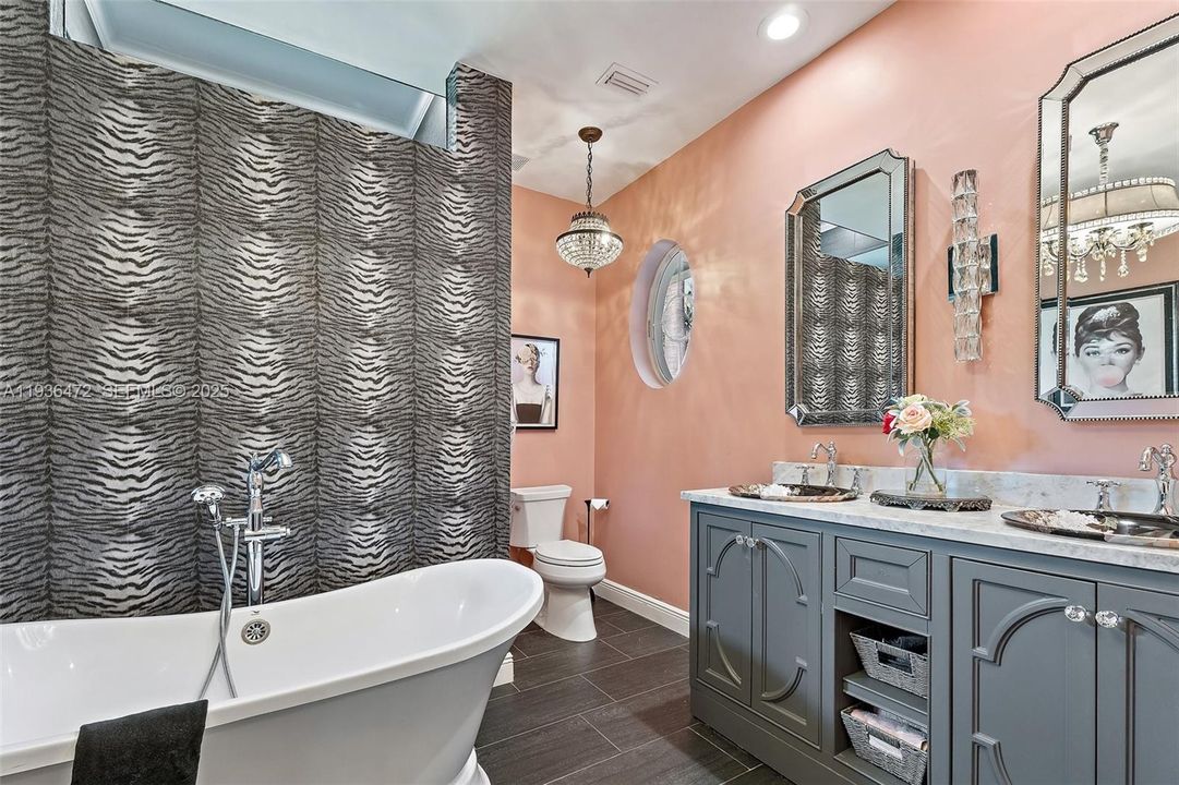 For Sale: $1,395,000 (5 beds, 3 baths, 4555 Square Feet)