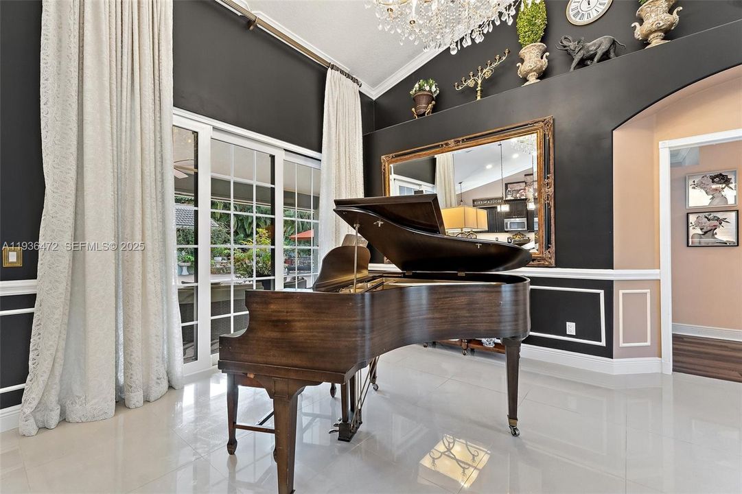 For Sale: $1,395,000 (5 beds, 3 baths, 4555 Square Feet)