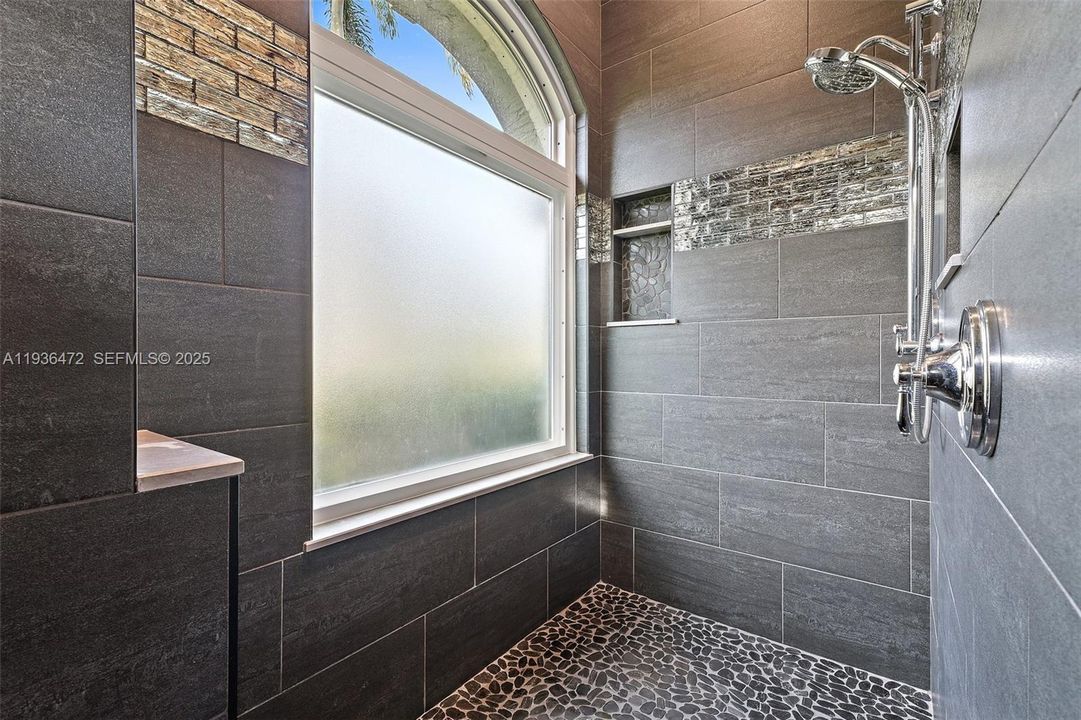 For Sale: $1,395,000 (5 beds, 3 baths, 4555 Square Feet)