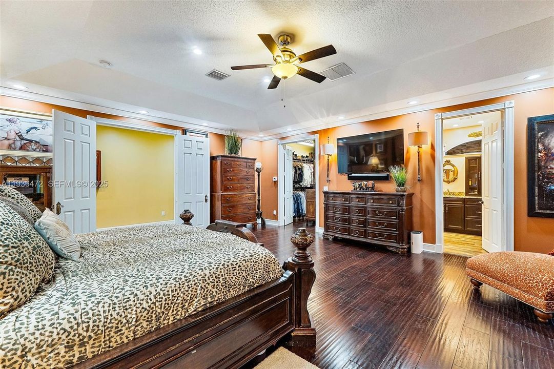 For Sale: $1,395,000 (5 beds, 3 baths, 4555 Square Feet)