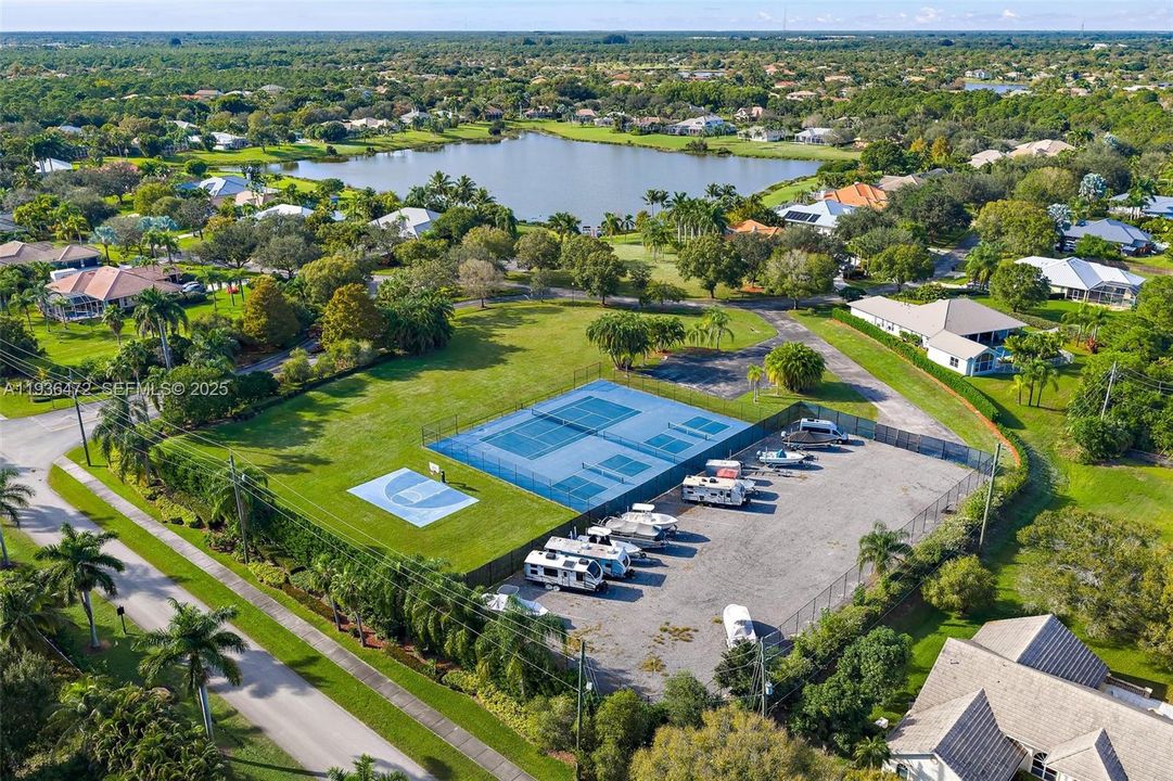 For Sale: $1,395,000 (5 beds, 3 baths, 4555 Square Feet)