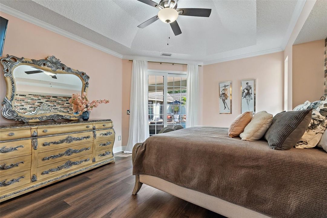 For Sale: $1,395,000 (5 beds, 3 baths, 4555 Square Feet)