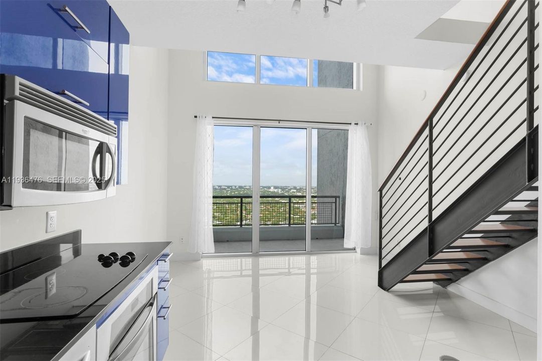 For Sale: $420,000 (1 beds, 1 baths, 705 Square Feet)