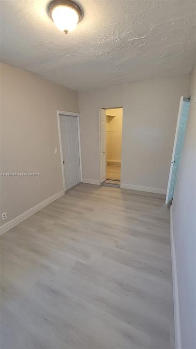 出租: $2,750 (3 贝兹, 1 浴室, 1000 平方英尺)