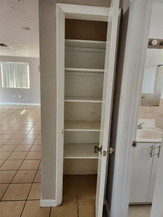 В аренду: $2,350 (2 спален, 1 ванн, 2511 Квадратных фут)