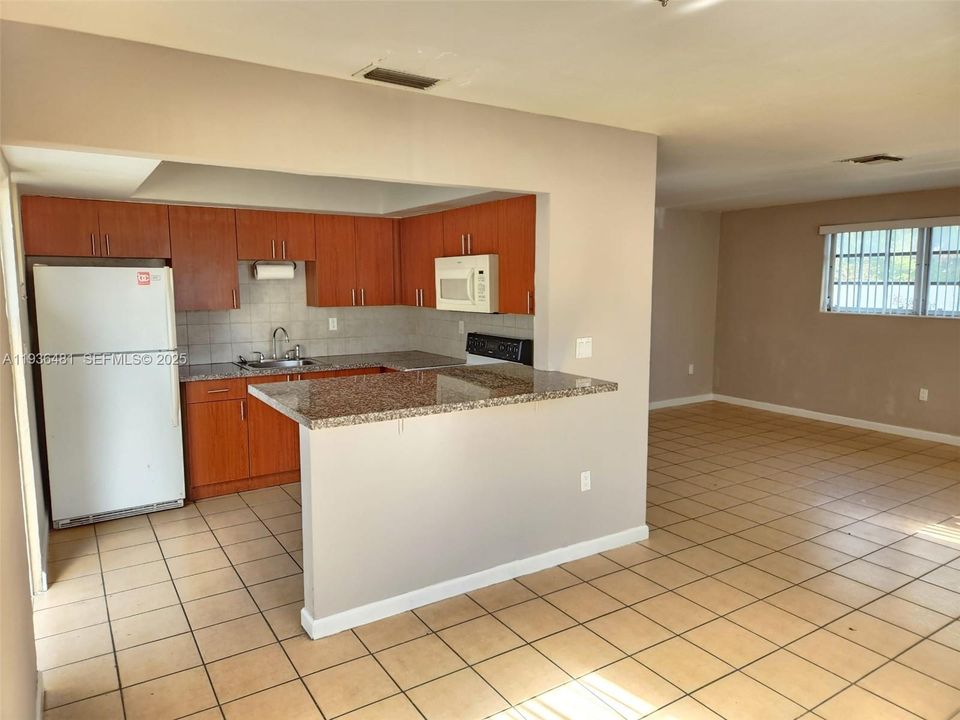 В аренду: $2,350 (2 спален, 1 ванн, 2511 Квадратных фут)