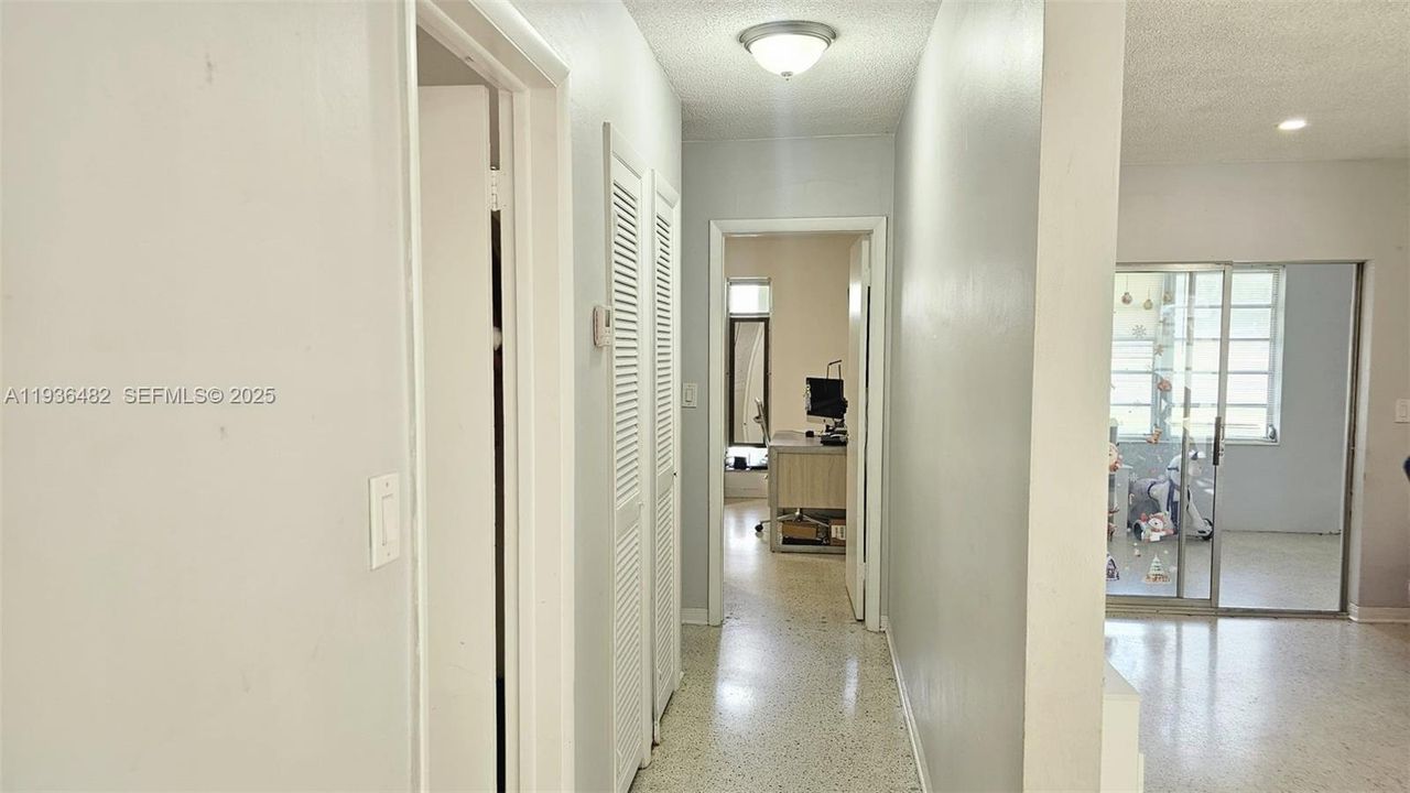 出租: $2,600 (2 贝兹, 1 浴室, 2796 平方英尺)