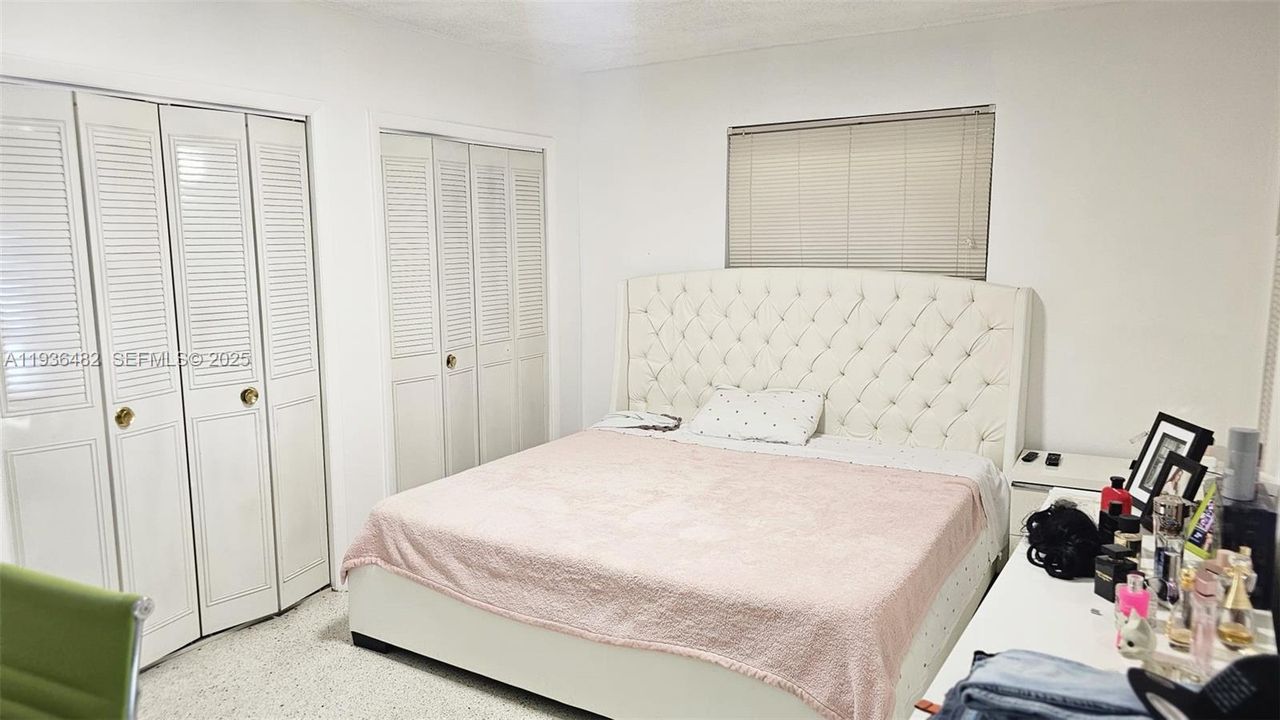 出租: $2,600 (2 贝兹, 1 浴室, 2796 平方英尺)