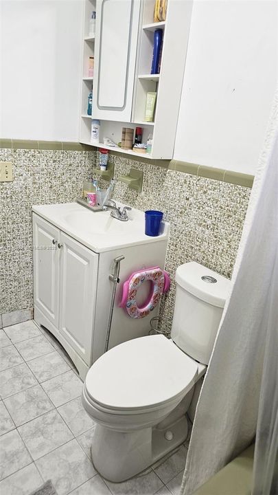 出租: $2,600 (2 贝兹, 1 浴室, 2796 平方英尺)