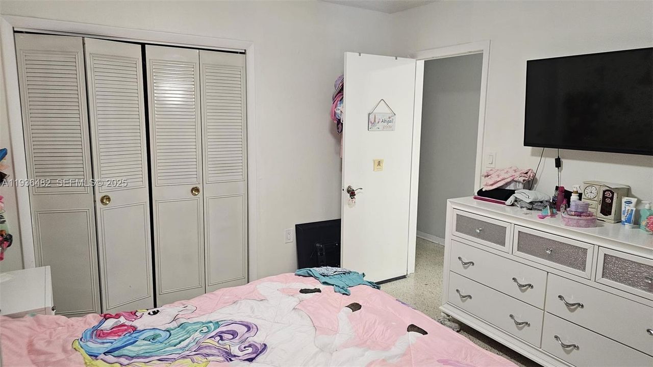 出租: $2,600 (2 贝兹, 1 浴室, 2796 平方英尺)