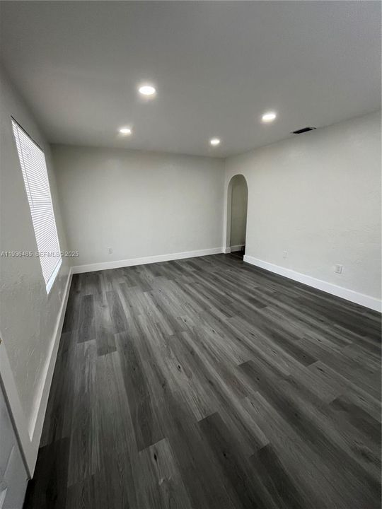 出租: $2,500 (2 贝兹, 1 浴室, 1832 平方英尺)