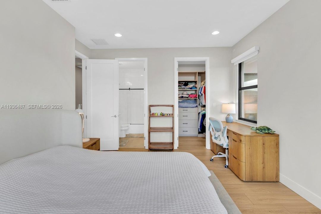 En Venta: $2,490,000 (5 camas, 5 baños, 3687 Pies cuadrados)